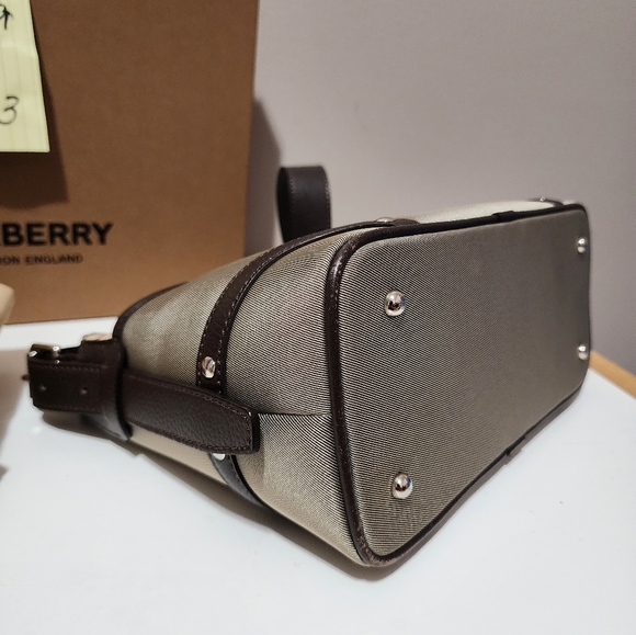 ❌️SOLD❌️Burberry Vintage Small Shoulder Bag - Picture 3 of 13